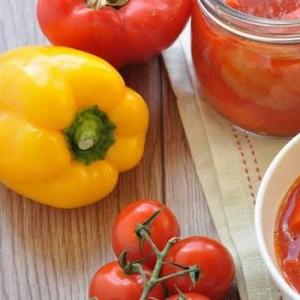 Makea tomaattilecho.  Pippurilecho.  Resepti kesälecholle kesäkurpitsasta