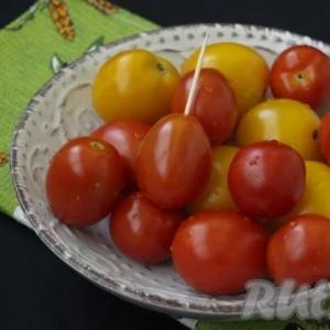 Si të bëni domate me kanellë Domate me kanellë për recetat e dimrit në feta